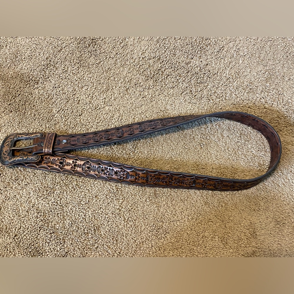 Ariat belt size M
